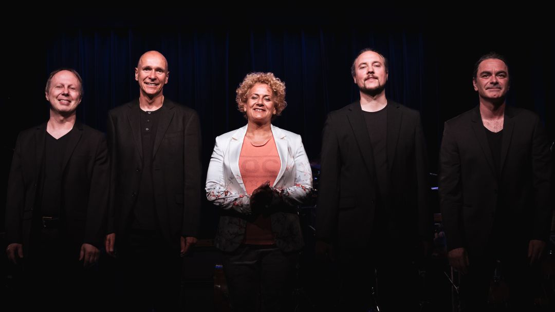 Simone Helle & The 6th Sense